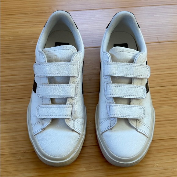 Veja ‘Recife’ Velcro sneakers in Very White and Black, size 6 - Picture 4 of 15